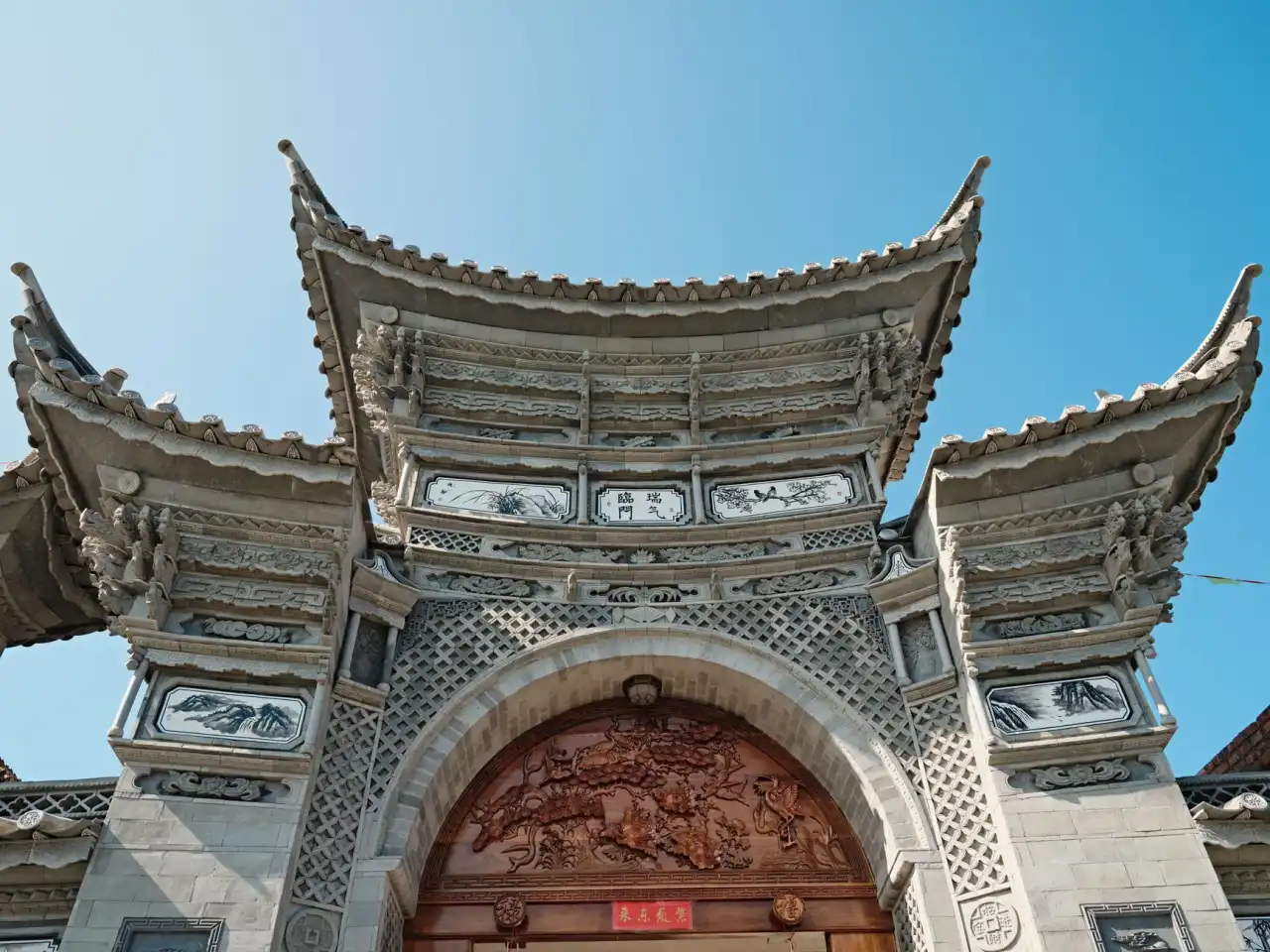 定制开发与标准化软件对比：西南企业数字化转型选型指南
