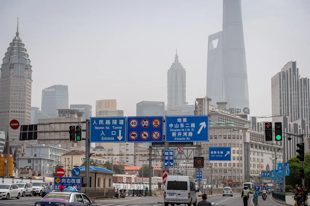 定制化软件研发与标准化产品对比：西南企业如何选择技术服务方案